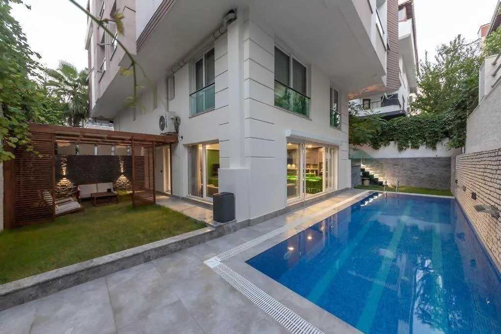 Denize 200M Sehir Merkezi Bahce Dubleks Antalya 0*,