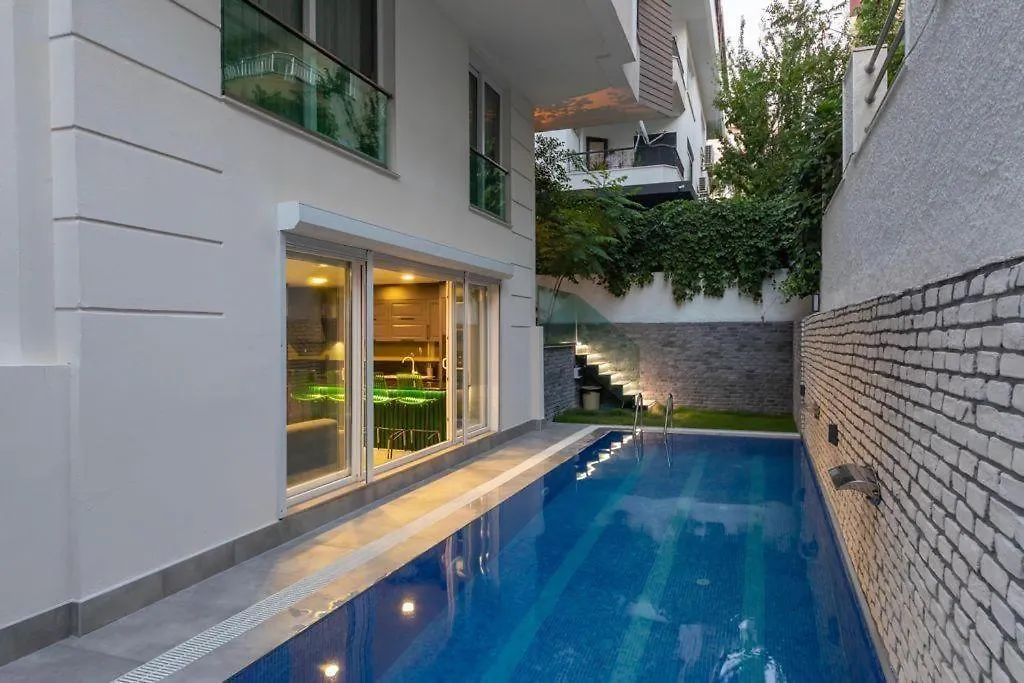 Denize 200M Sehir Merkezi Bahce Dubleks Antalya